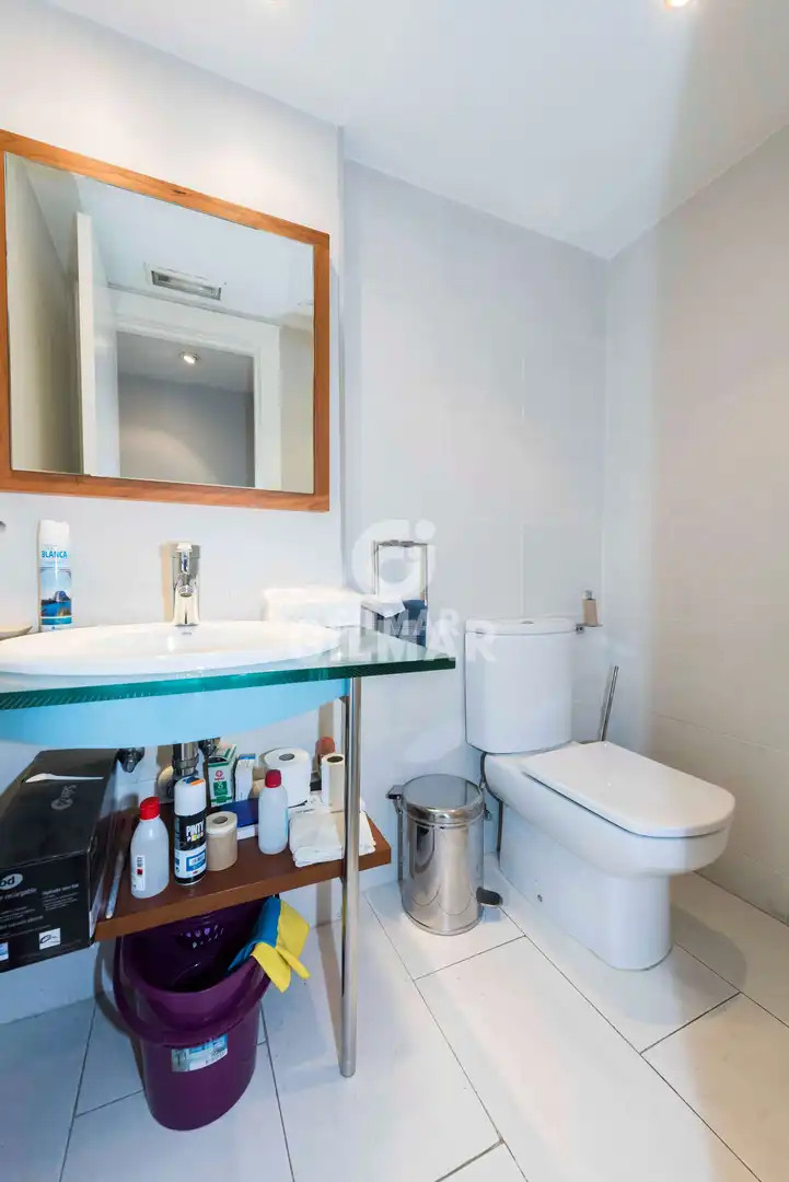 Bathroom of Office for sale in Madrid  with Heating