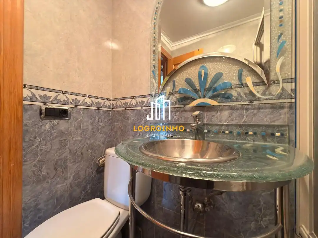 Bathroom of Detached homes for sale in  Logroño  with Heating, Private garden and Terrace