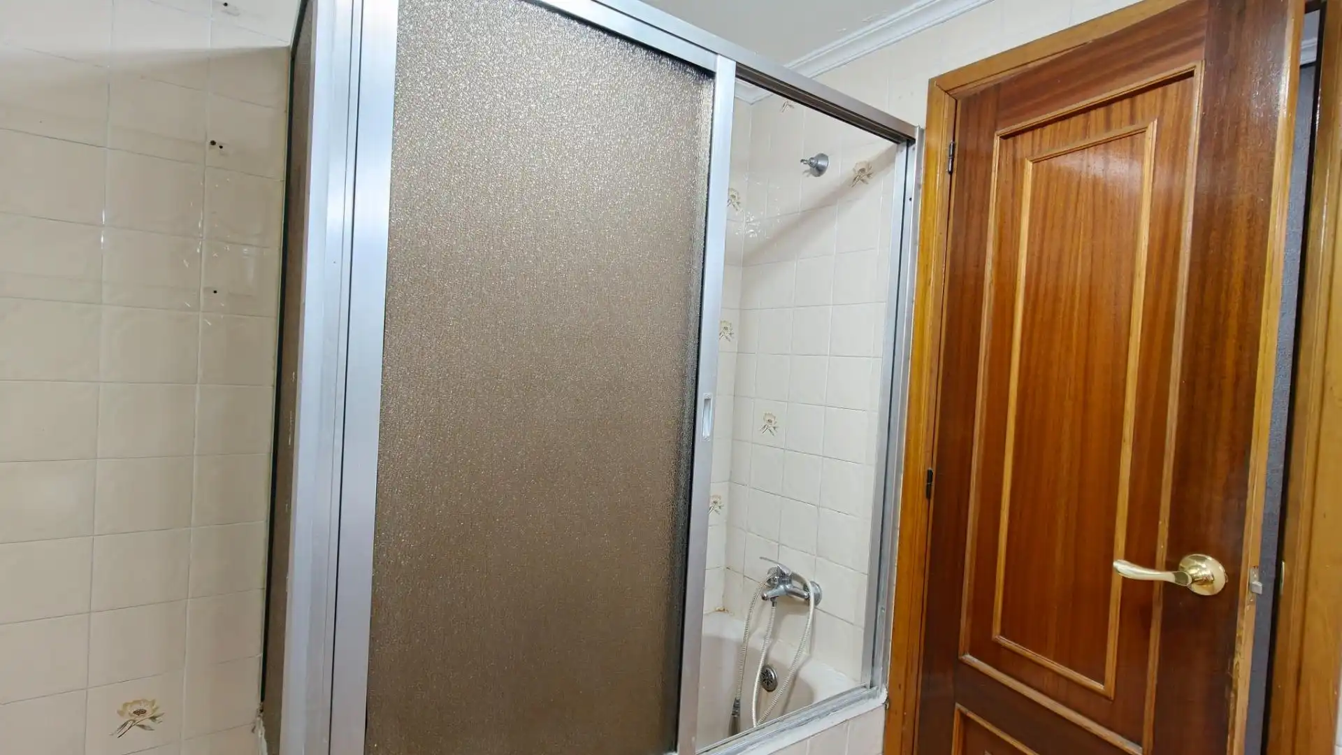 Baño de Piso en venta en Oviedo  con Calefacción y Amueblado
