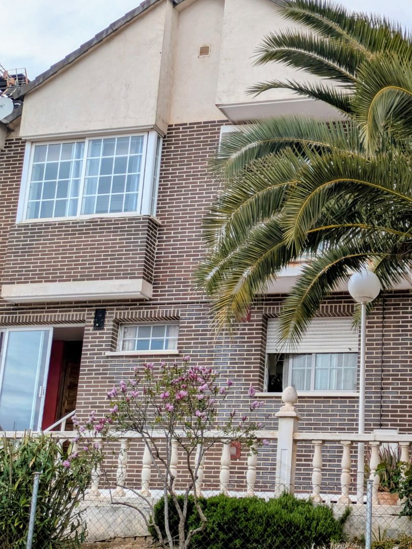 Exterior view of Single-family semi-detached for sale in Morata de Tajuña  with Air Conditioner, Heating and Community pool