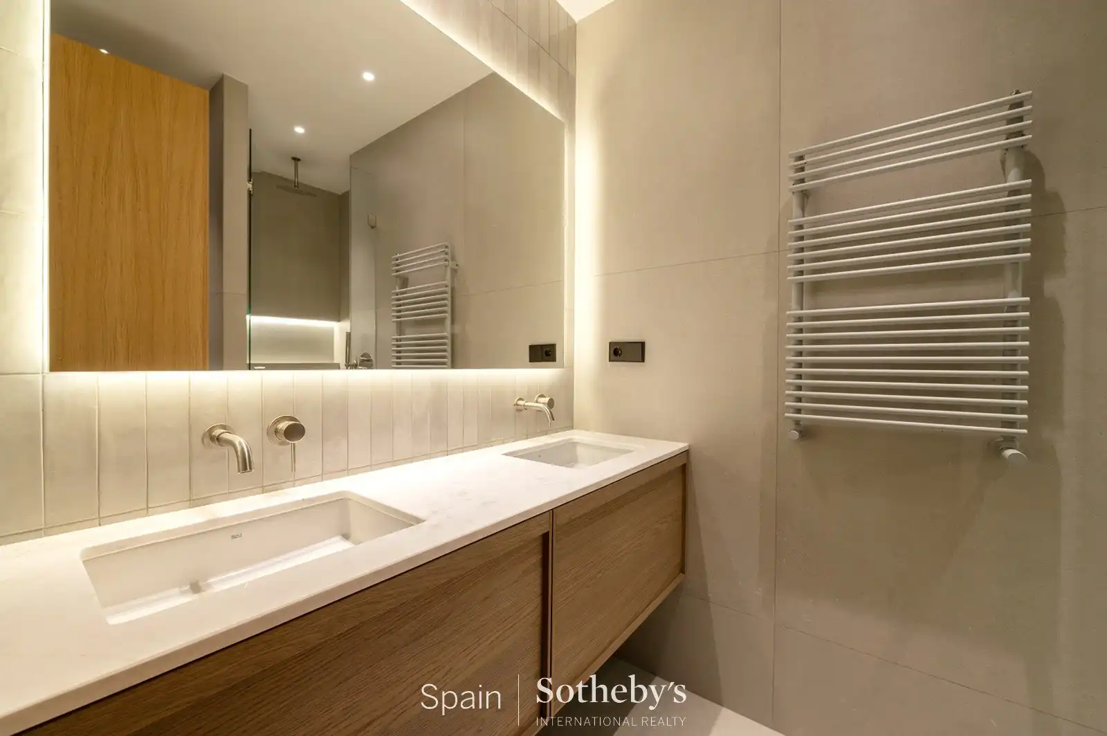 Bany de Apartament en venda en Madrid amb Aire condicionat, Calefacció i Terrassa