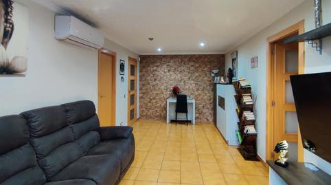 Foto 3 de Piso en venta en Les Oliveres, Santa Coloma de Gramenet