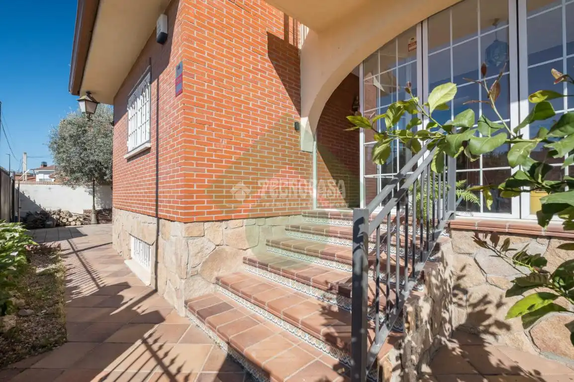 Vista exterior de Casa o chalet en venta en Griñón con Aire acondicionado