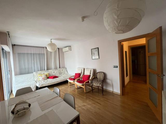 Piso en Alquiler en Calle HERMANOS MACHADO en Babel