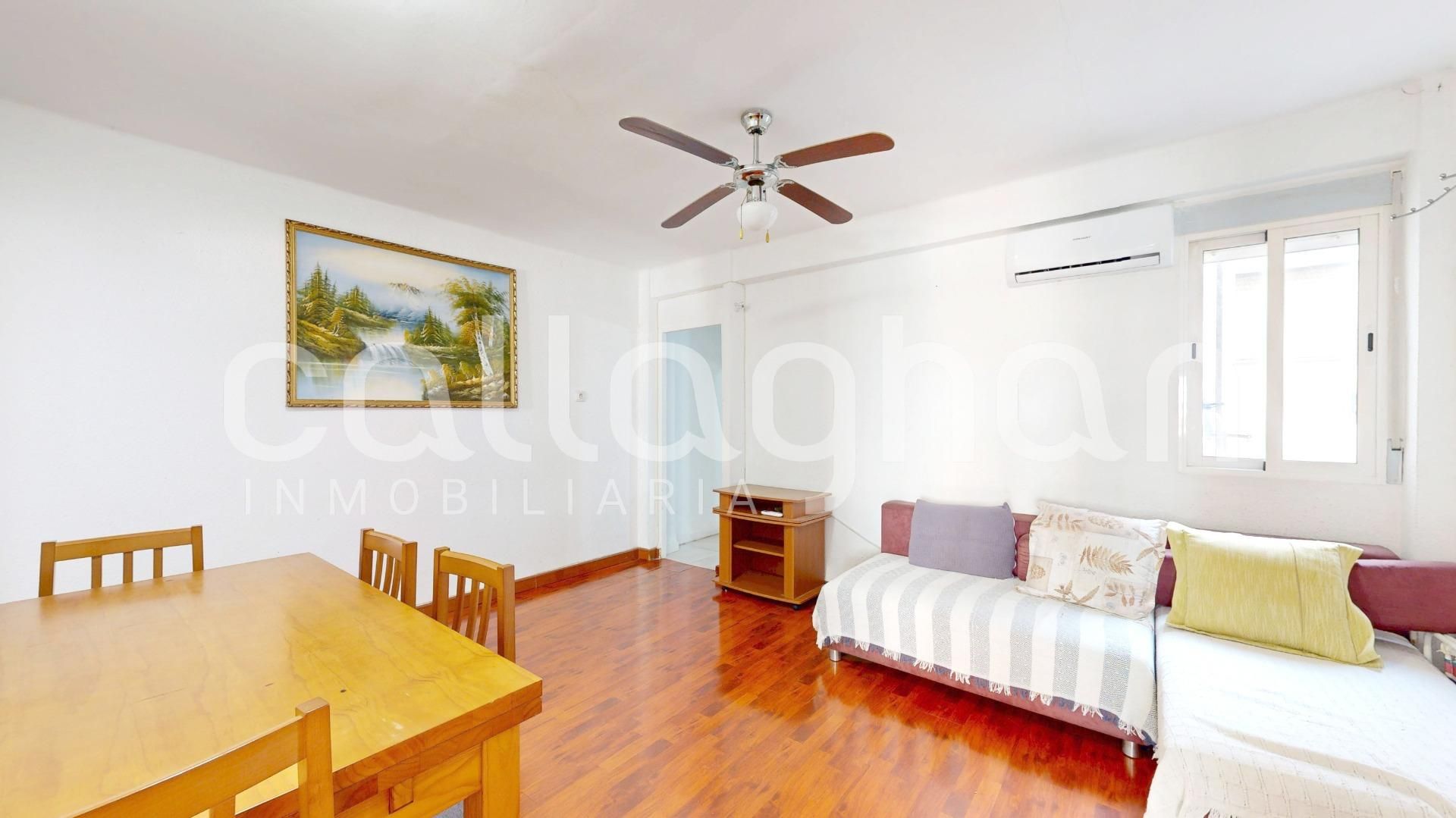 Living room of Flat for sale in  Valencia Capital  with Air Conditioner and Furnished
