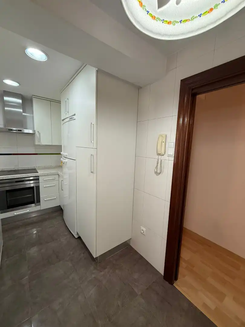 Cocina de Piso en venta en Oviedo  con Calefacción