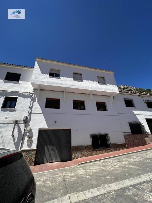 Vista exterior de Casa o xalet en venda en Benaoján amb Jardí privat