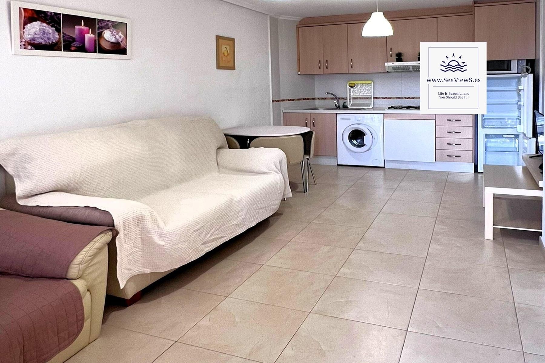 Sala d'estar de Apartament en venda en Torrevieja amb Aire condicionat i Moblat