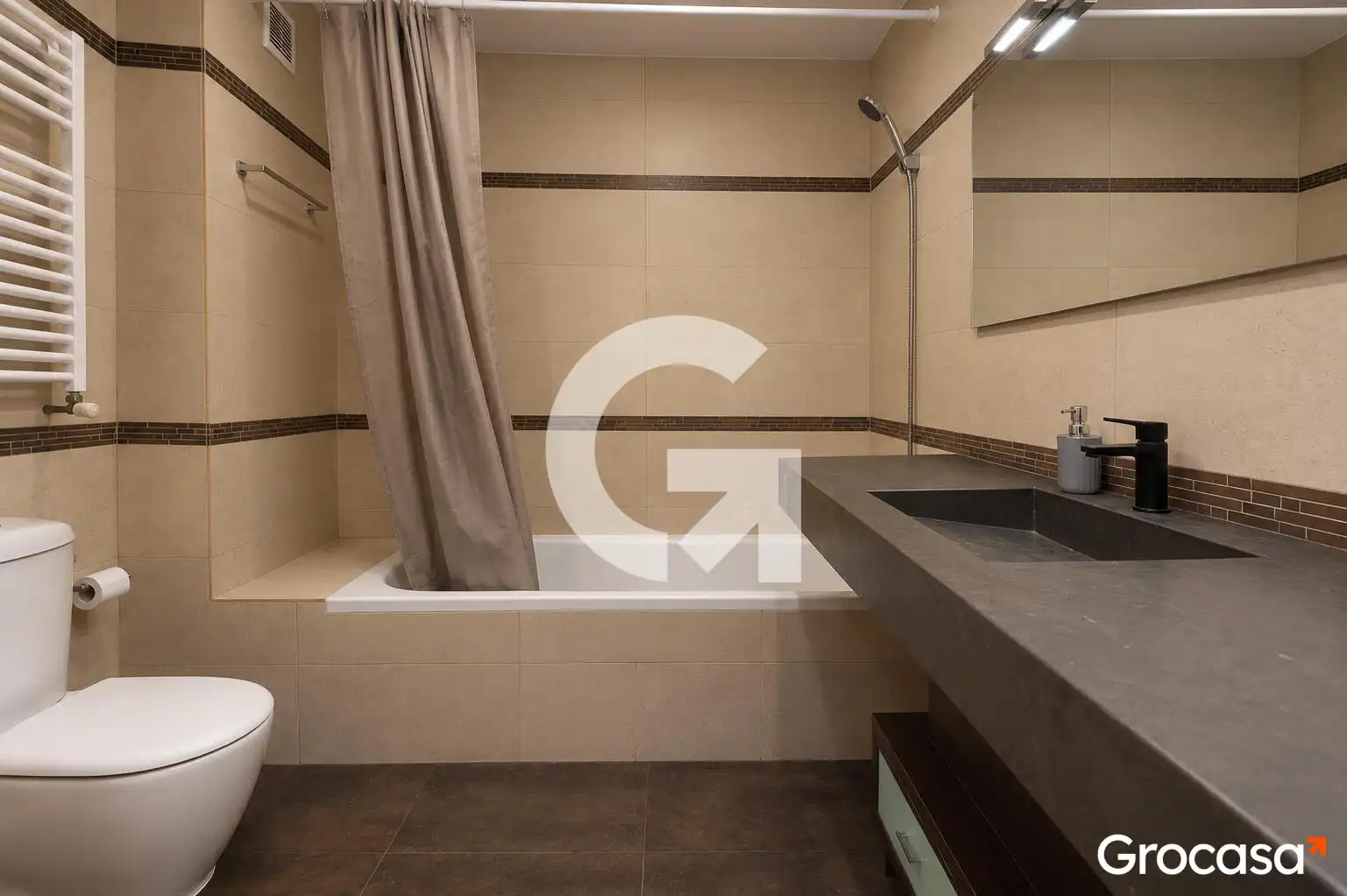 Bathroom of Flat for sale in Gavà  with Air Conditioner, Heating and Oven