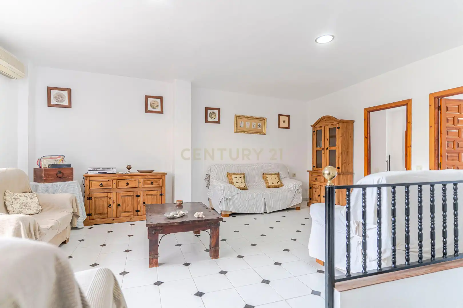 Sala d'estar de Casa adosada en venda en Ugíjar amb Aire condicionat, Forn i Rentadora