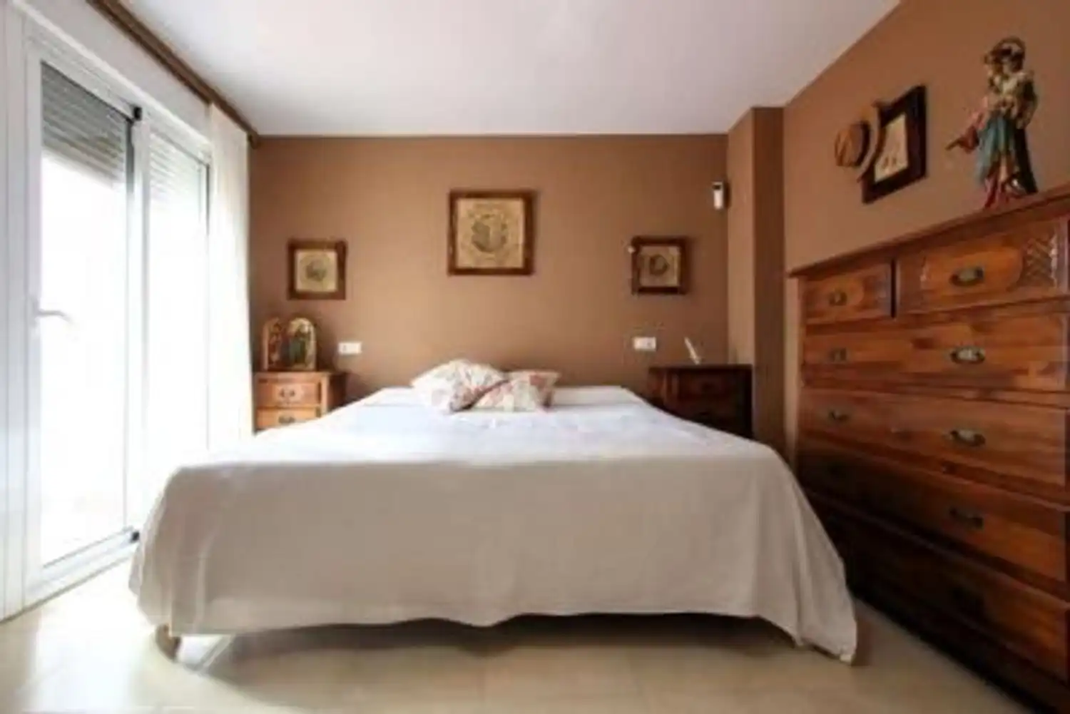 Schlafzimmer von Wohnung zum Verkauf in Marbella mit Klimaanlage, Privatgarten und Terrasse
