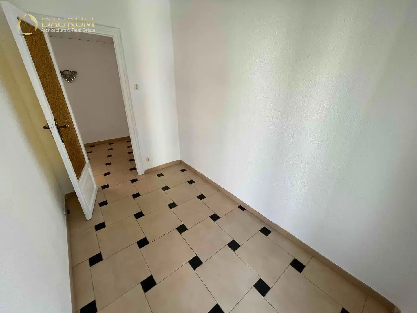 Flat for sale in Valencia  with Terrace and Storage room