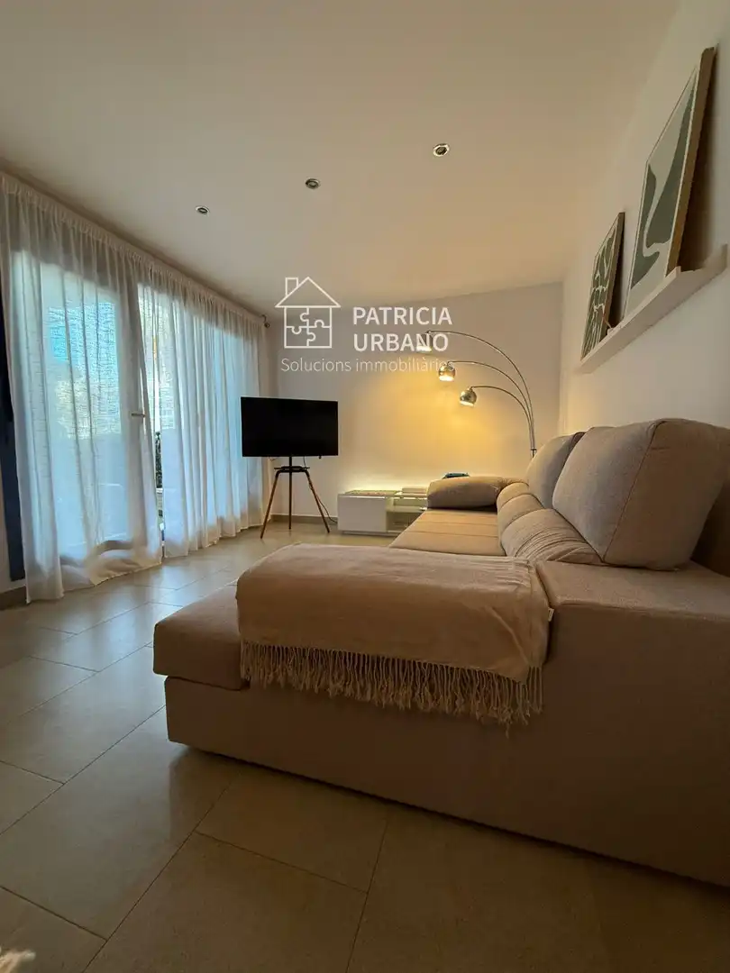 Sala de estar de Piso de alquiler en Cambrils con Aire acondicionado, Calefacción y Terraza