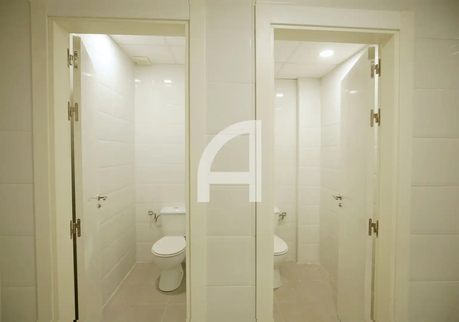 Baño de Nave industrial en venta en Madrid