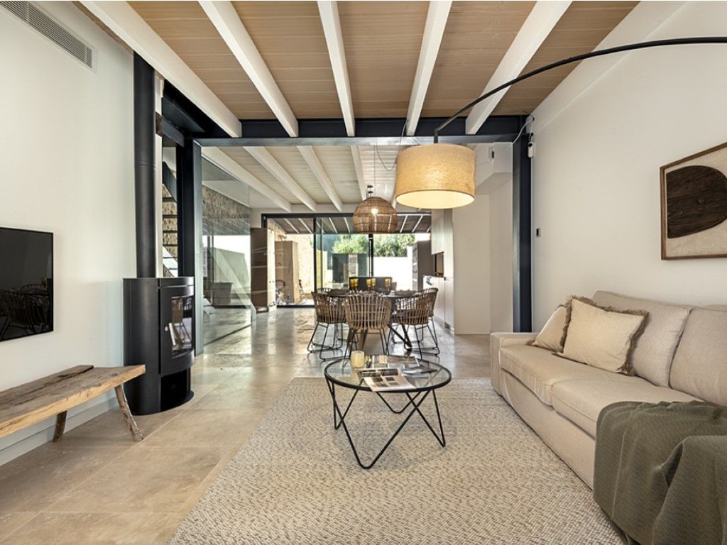 Sala d'estar de Casa o xalet en venda en Maria de la Salut amb Aire condicionat, Terrassa i Moblat