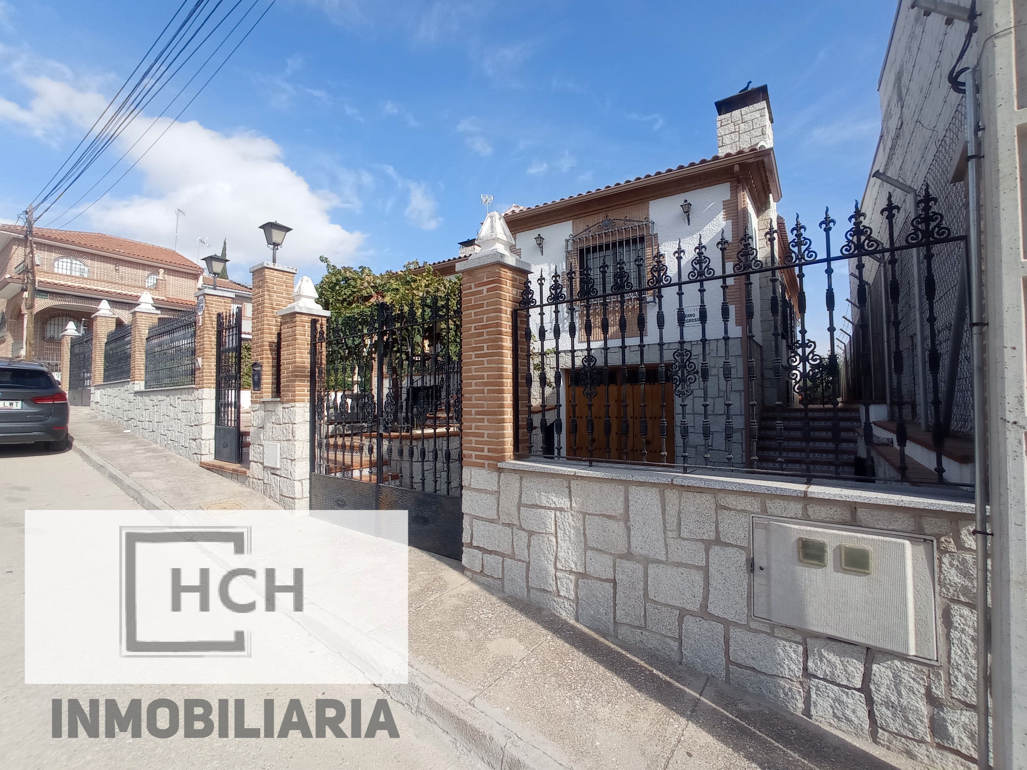 Exterior view of House or chalet for sale in La Puebla de Montalbán  with Heating, Private garden and Terrace