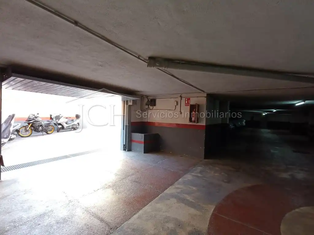 Aparcament de Pis en venda en Fuengirola amb Jardí privat, Terrassa i Piscina