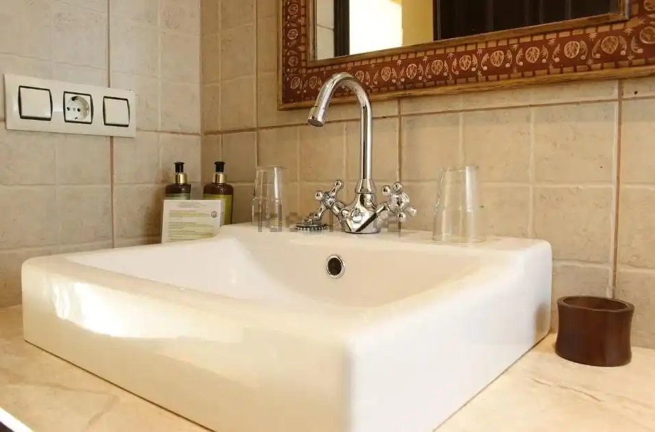 Baño de Finca rústica en venta en Cobreros con Aire acondicionado, Calefacción y Jardín privado