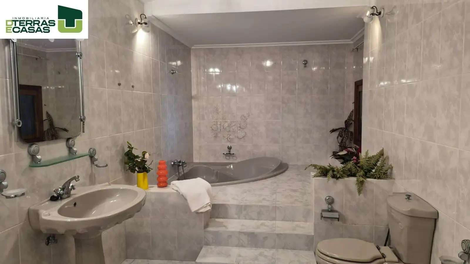 Badezimmer von Haus oder Chalet zur Miete in Sanxenxo mit Klimaanlage, Privatgarten und Parkett