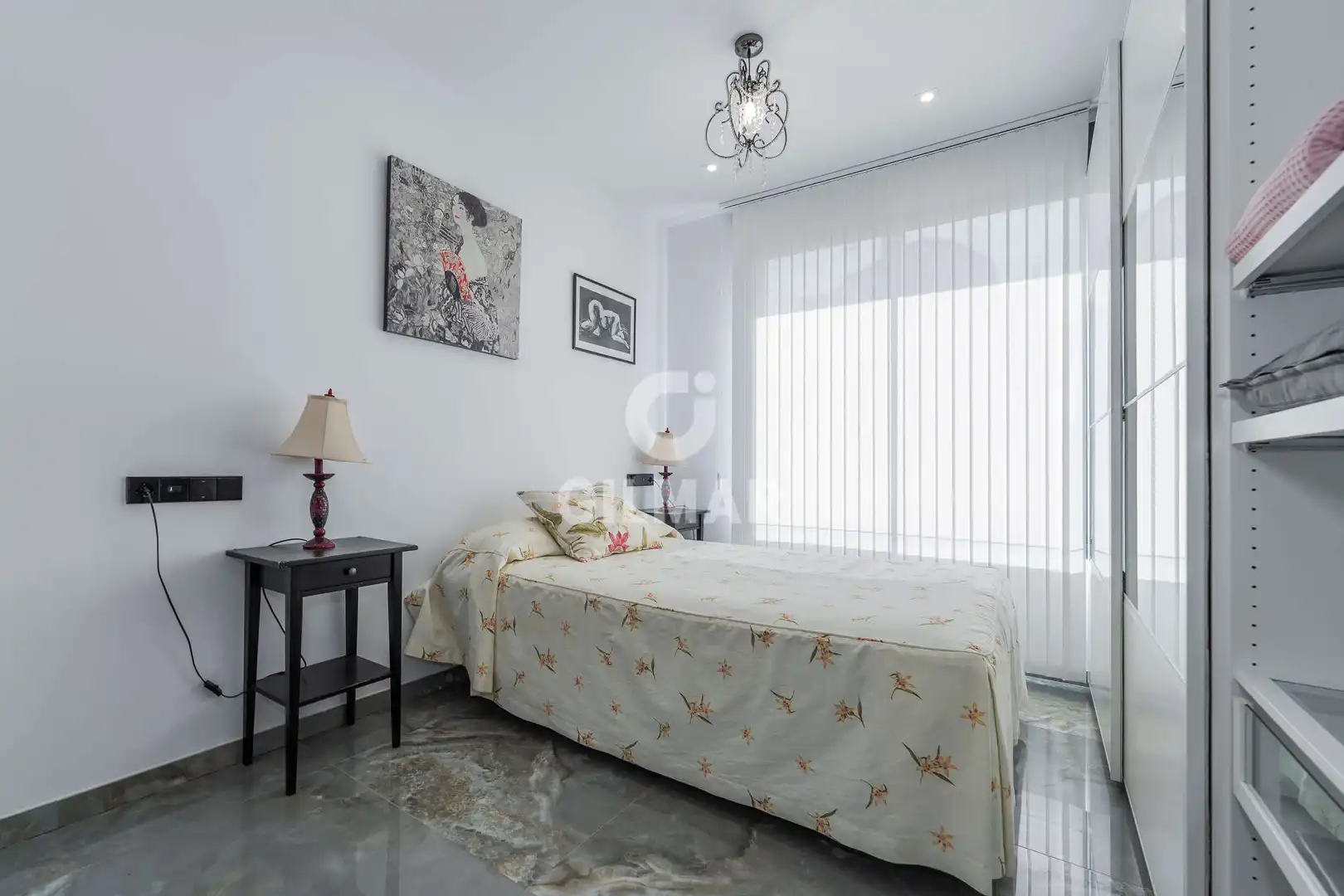 Schlafzimmer von Einfamilien-Reihenhaus zum Verkauf in Pozuelo de Alarcón mit Heizung und Privatgarten