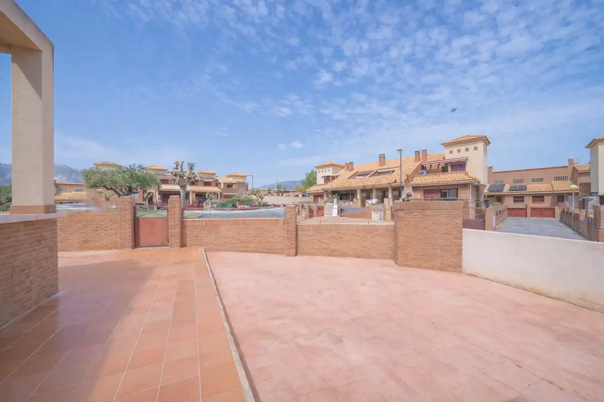 Vista exterior de Casa adosada en venta en La Nucia con Aire acondicionado, Calefacción y Terraza