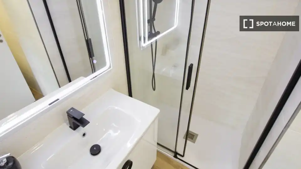 Baño de Piso de alquiler en Madrid con Aire acondicionado, Calefacción y Amueblado