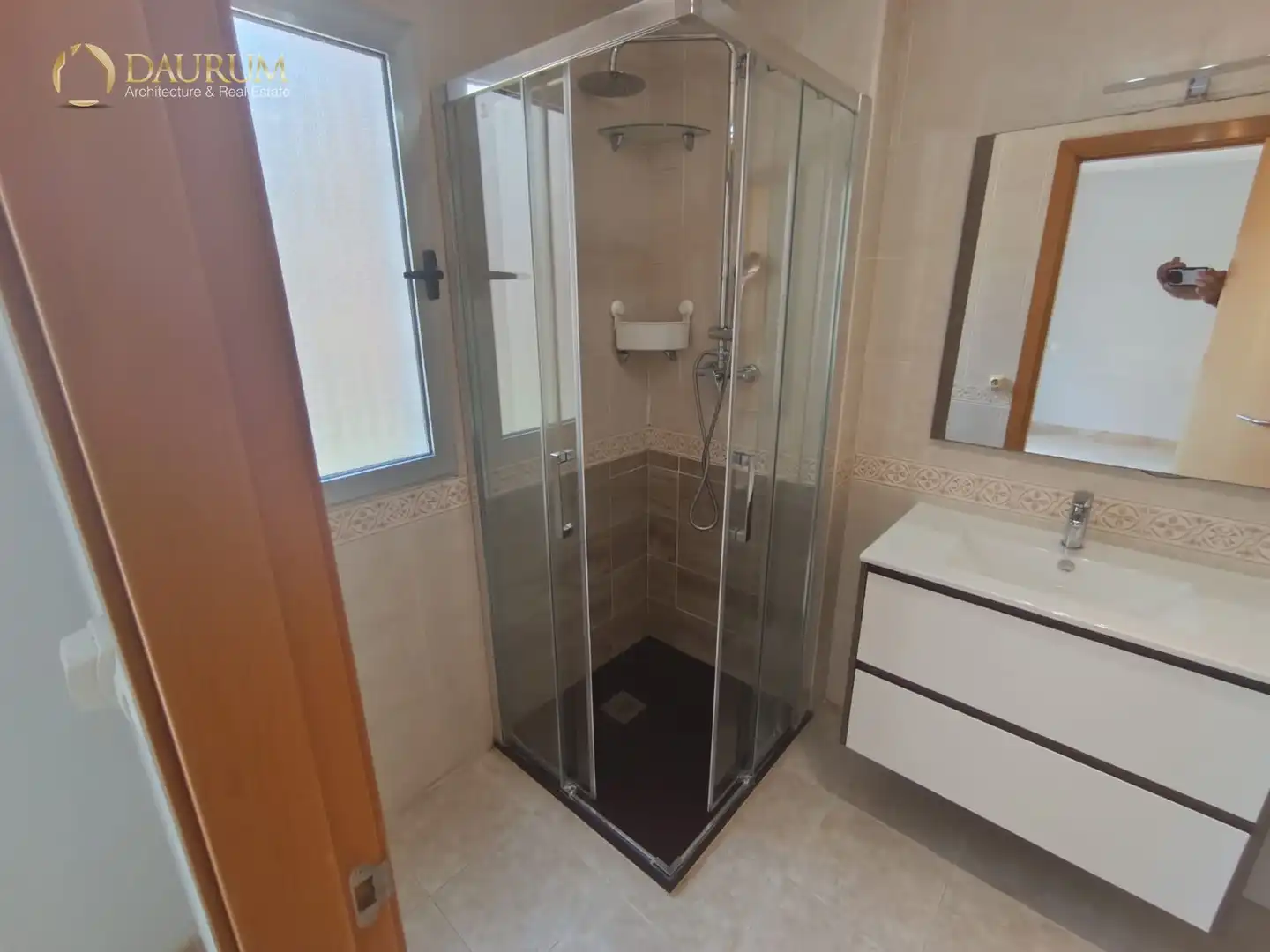 Badezimmer von Einfamilien-Reihenhaus zum Verkauf in Elche / Elx mit Klimaanlage, Heizung und Terrasse