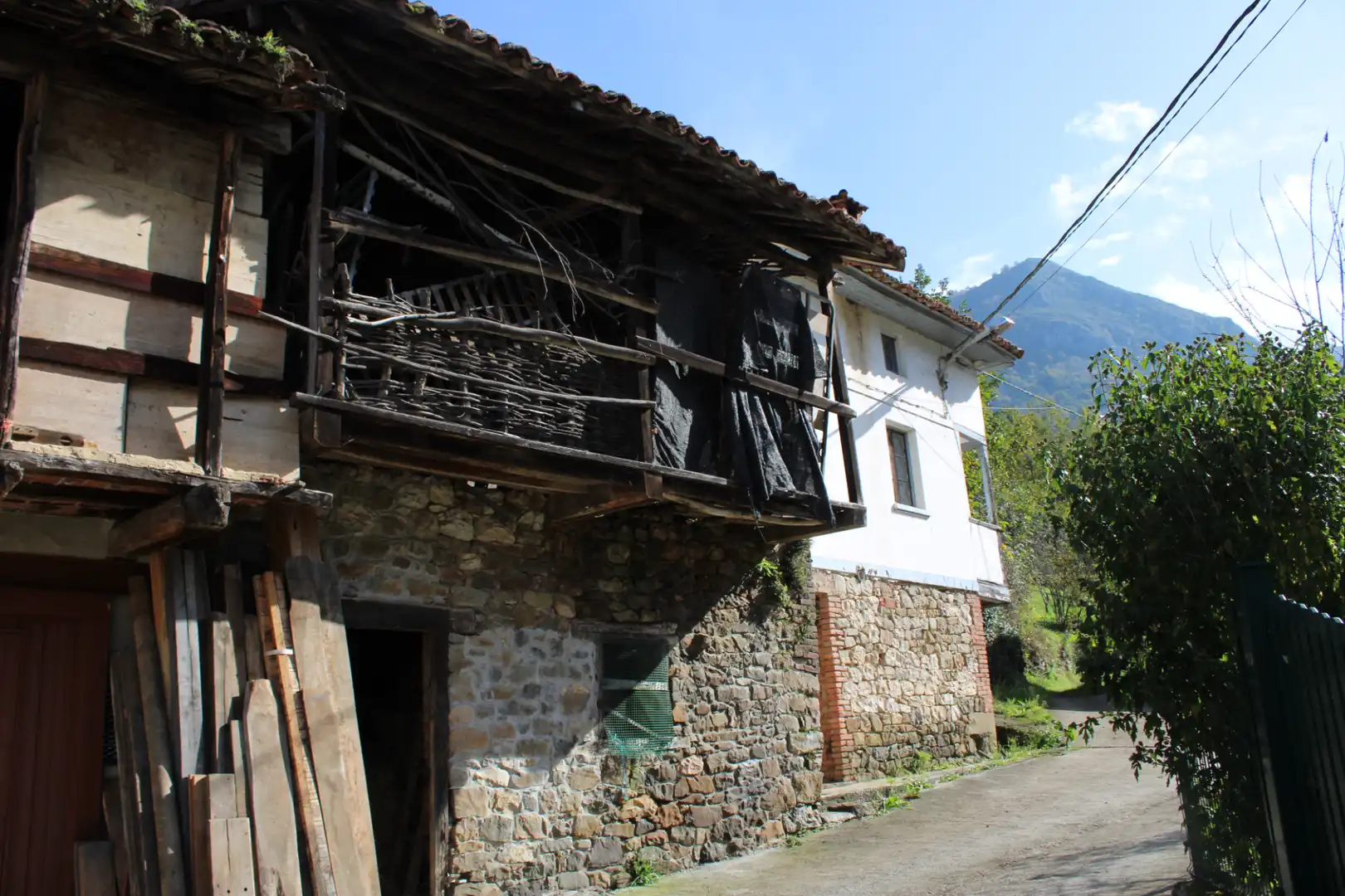 Vista exterior de Casa o xalet en venda en Laviana