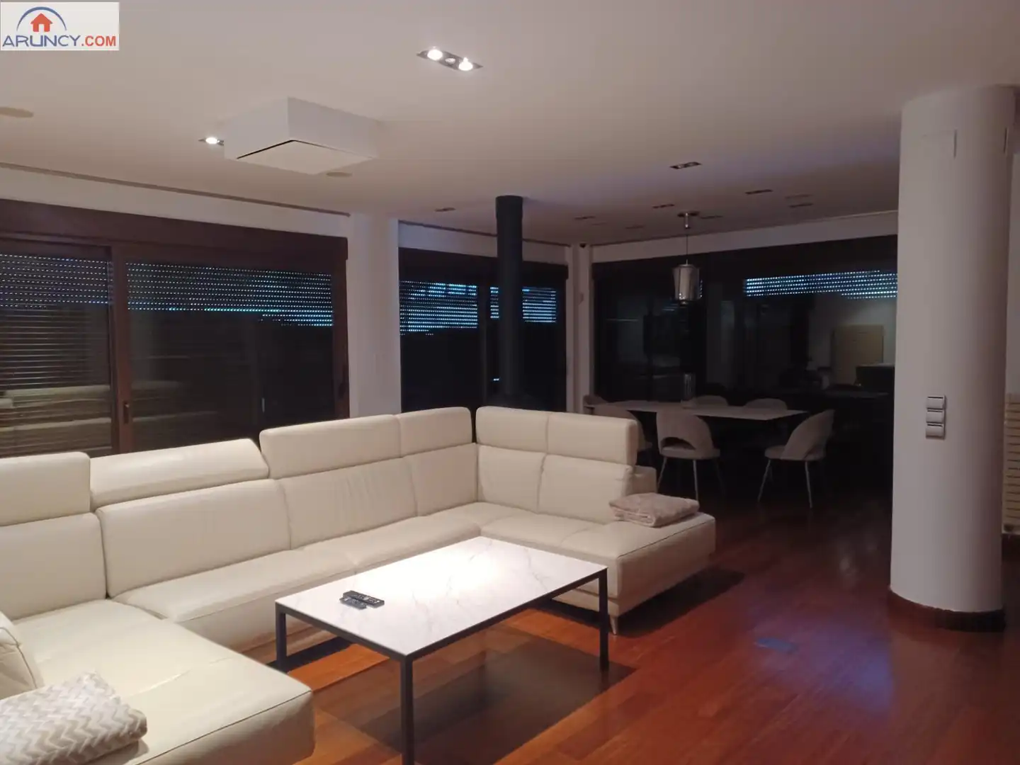 Sala d'estar de Casa o xalet en venda en Alcalá de Guadaira amb Aire condicionat, Jardí privat i Traster