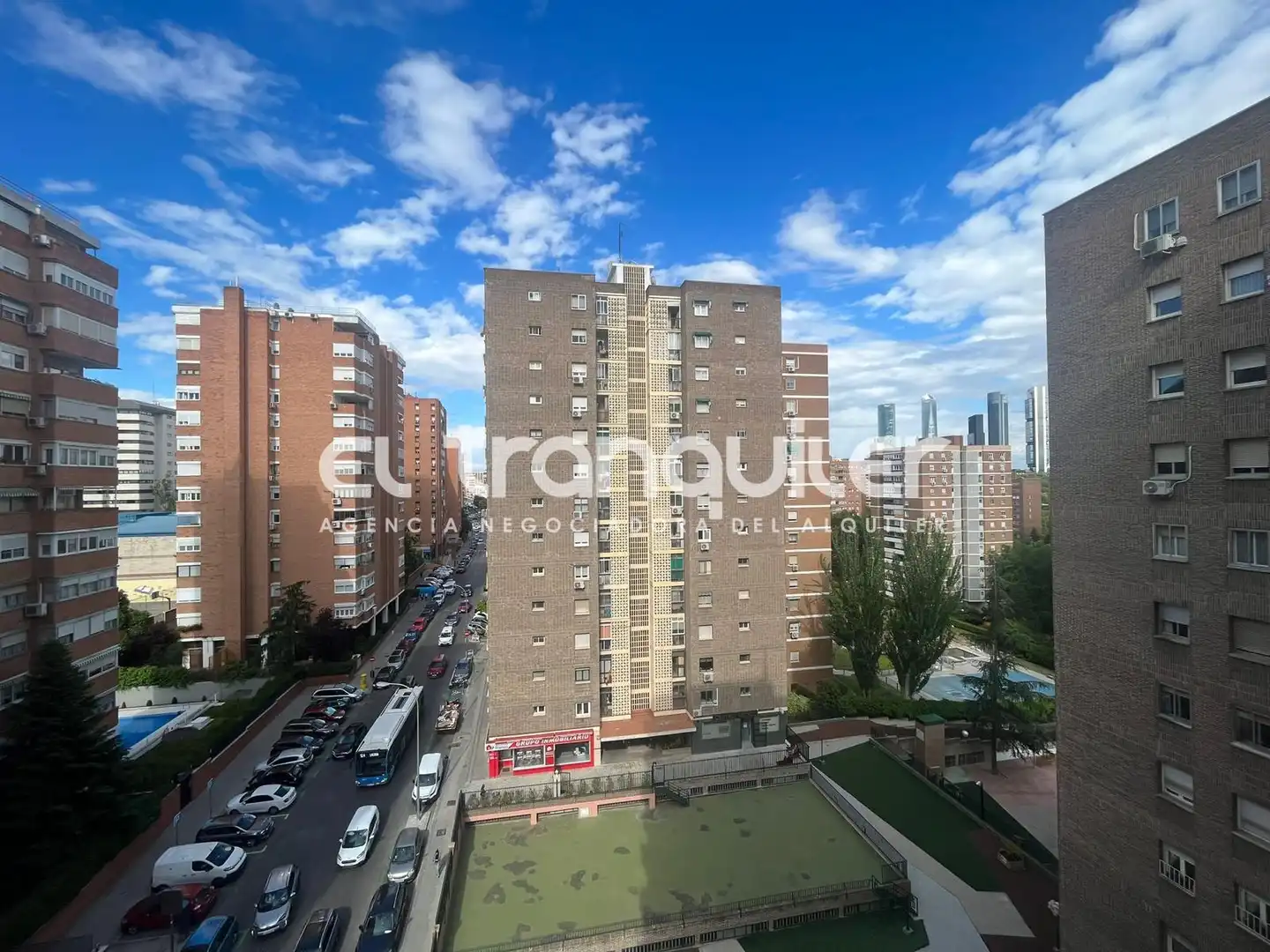 Exterior view of Flat for rent in Madrid  with Parquet flooring, Terrace and Washing machine