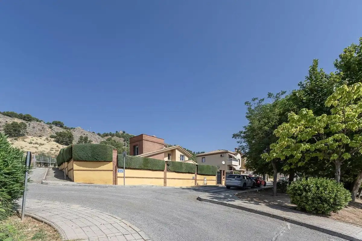 Vista exterior de Casa o xalet en venda en Albolote amb Calefacció, Jardí privat i Piscina