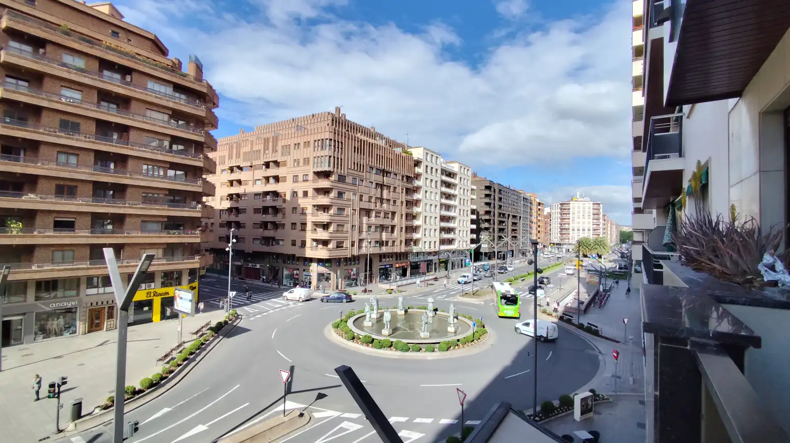 Vista exterior de Pis en venda en  Logroño amb Calefacció i Terrassa