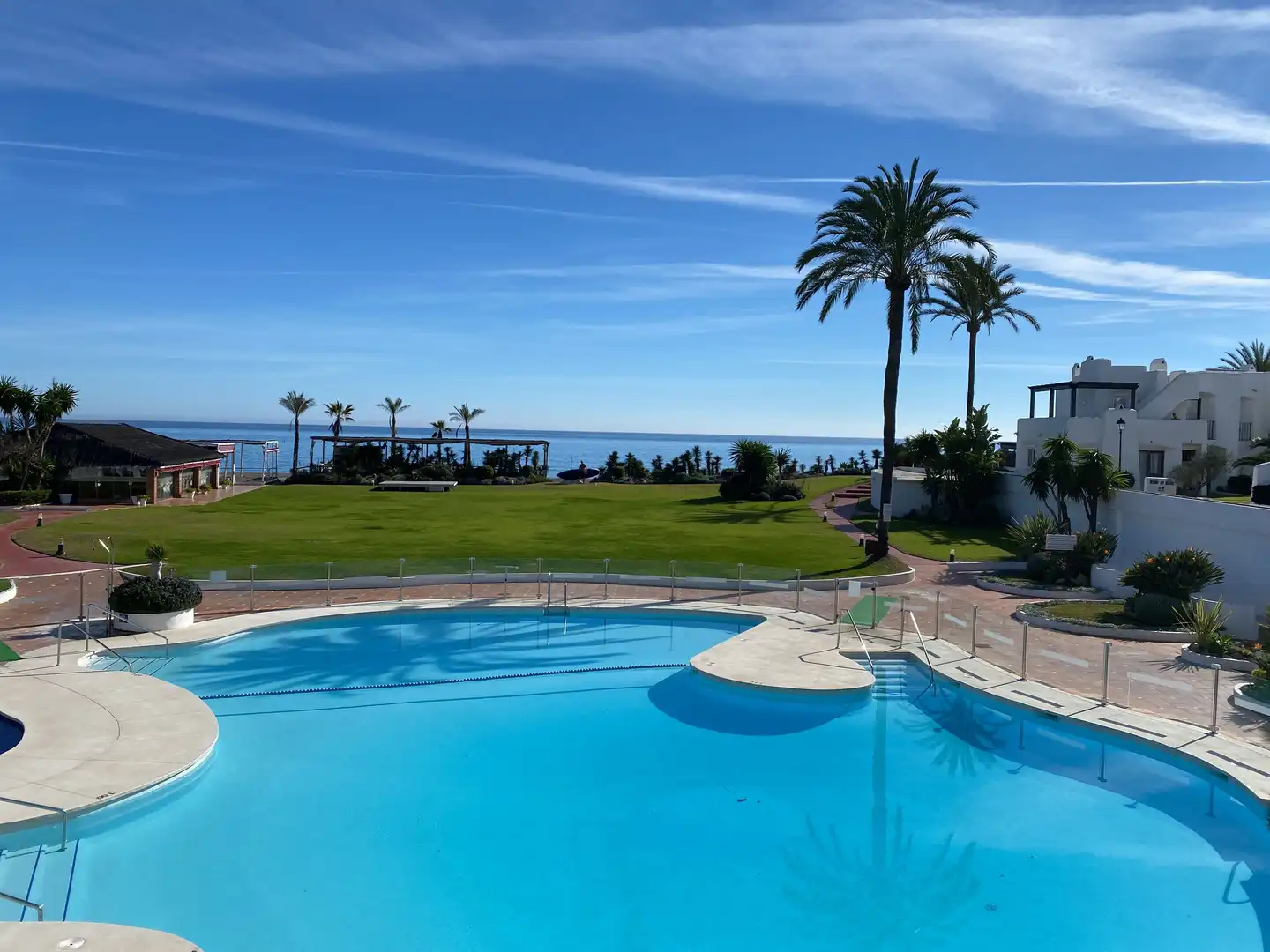 Piscina de Casa adosada de alquiler en Estepona con Aire acondicionado, Calefacción y Terraza
