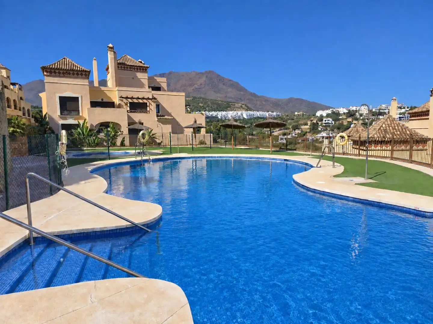 Jardín de Piso en venta en Estepona con Aire acondicionado, Terraza y Balcón
