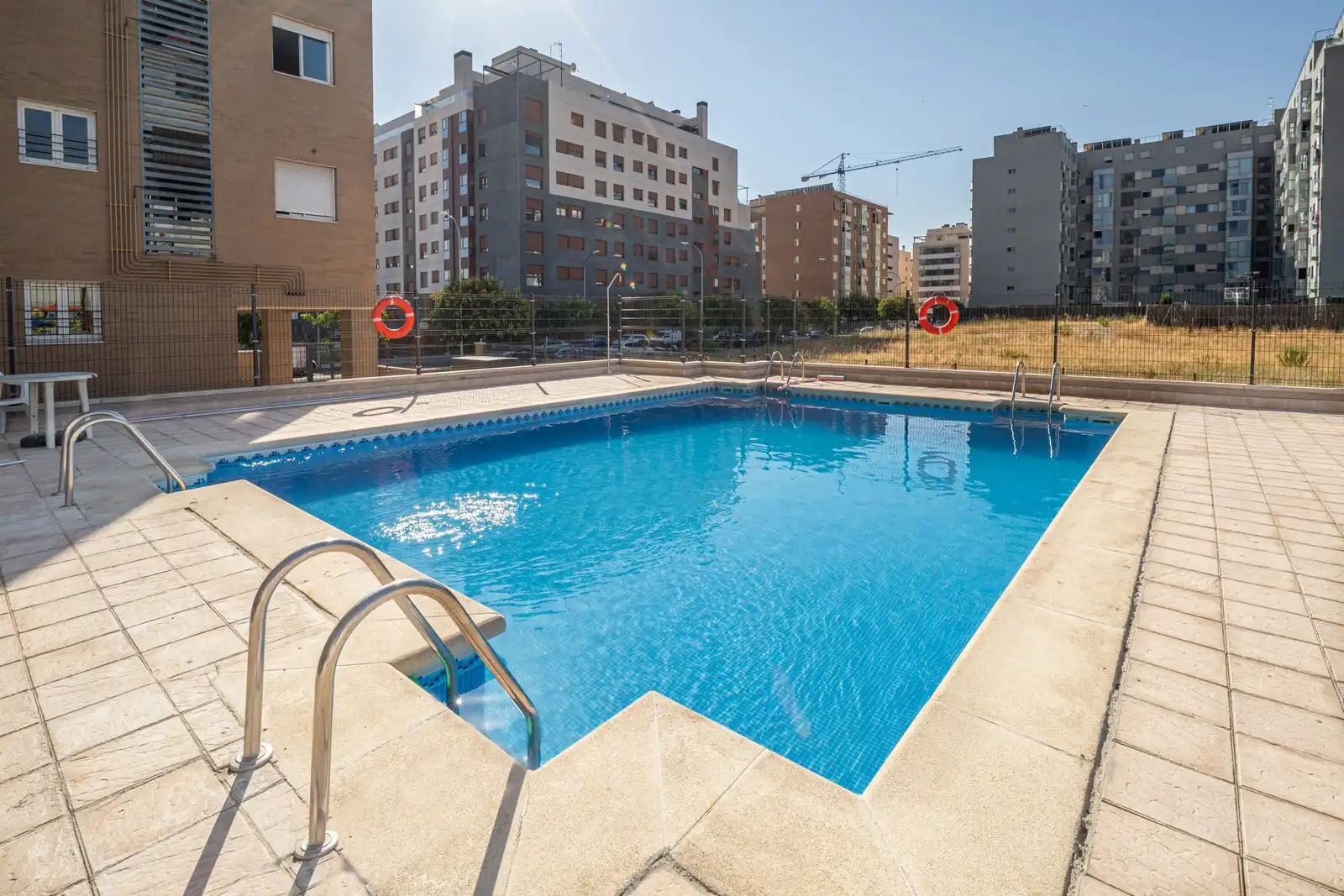 Schwimmbecken von Garage zum Verkauf in Madrid