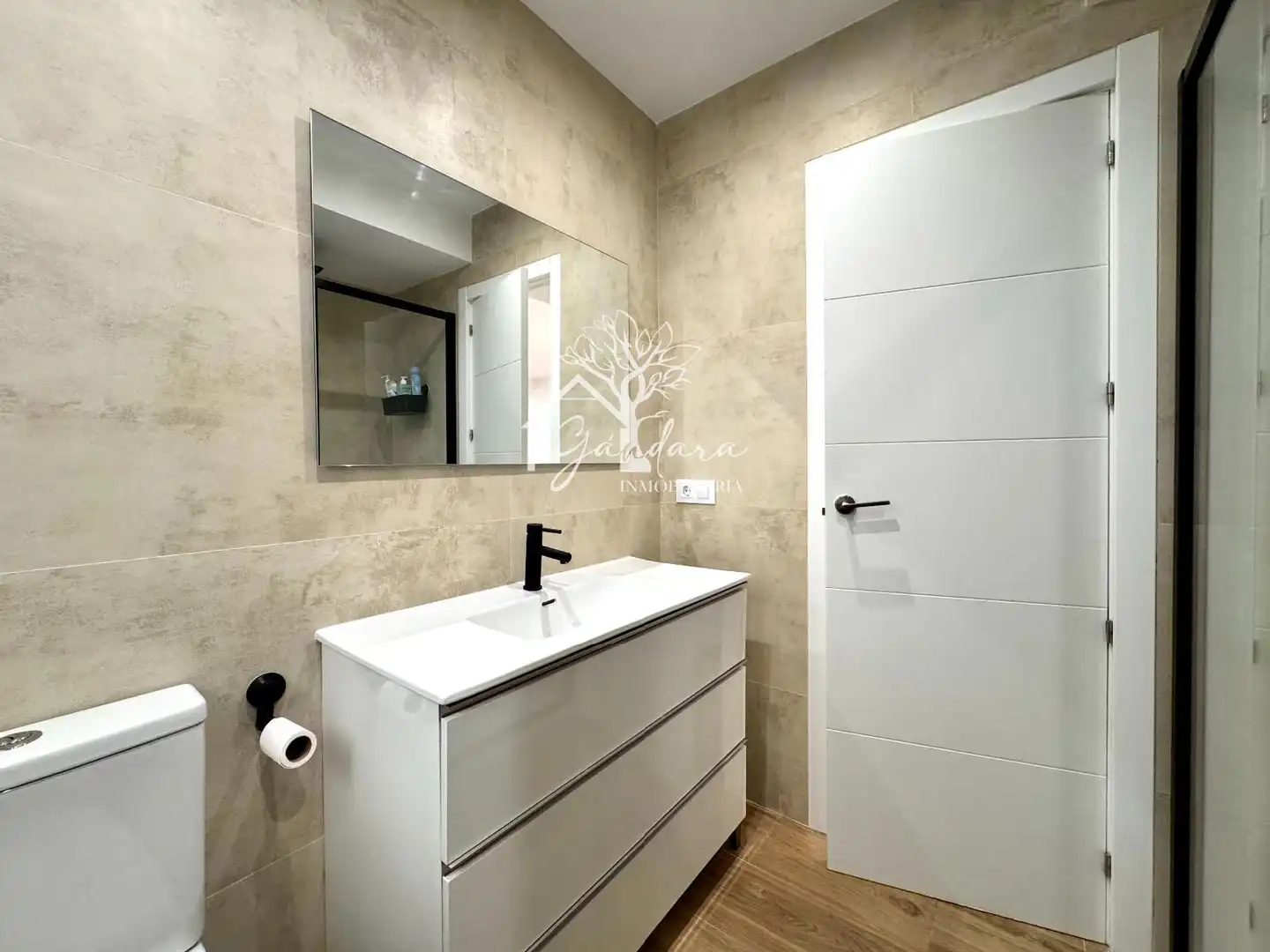 Bathroom of Flat for sale in Narón  with Terrace, Furnished and Oven