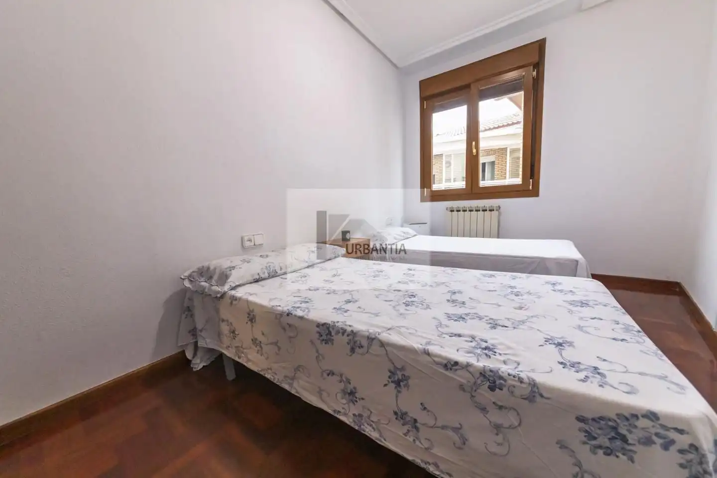 Dormitori de Pis en venda en Los Arcos amb Calefacció, Parquet i Balcó