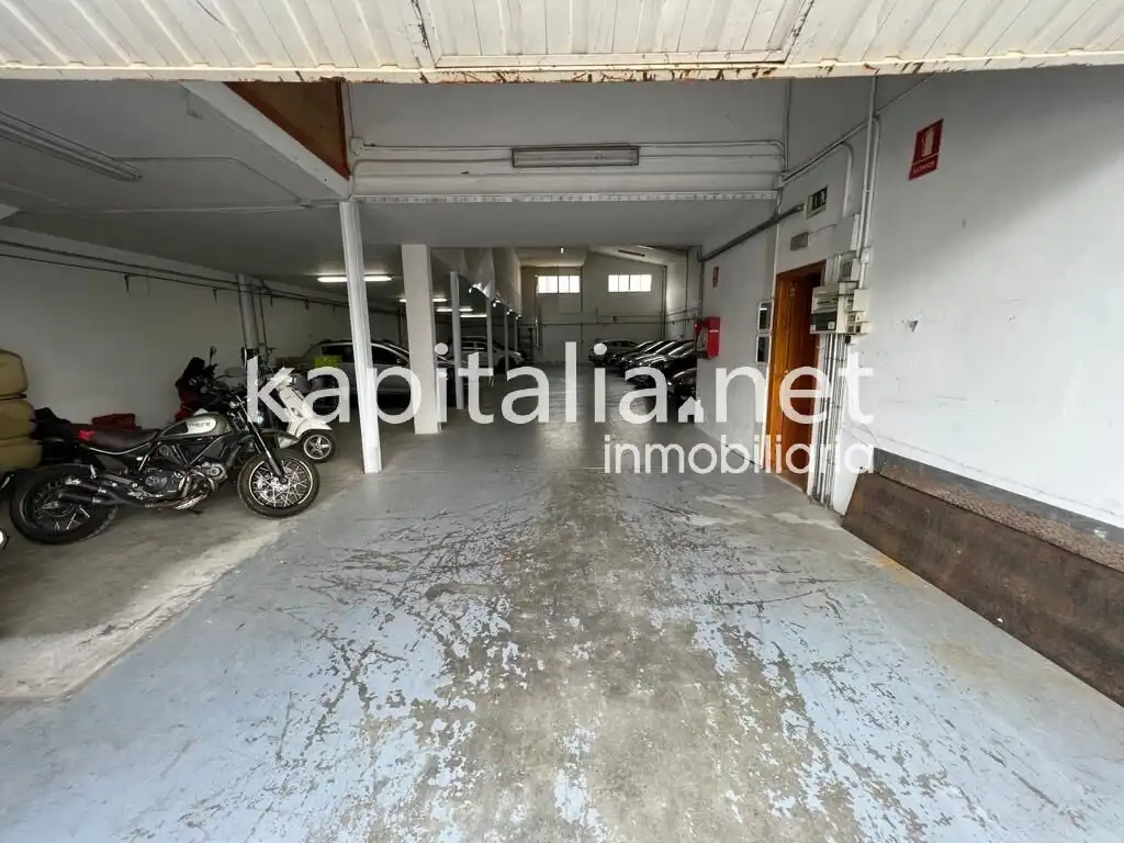Parkplatz von Fabrikhallen zum Verkauf in Xàtiva mit Heizung