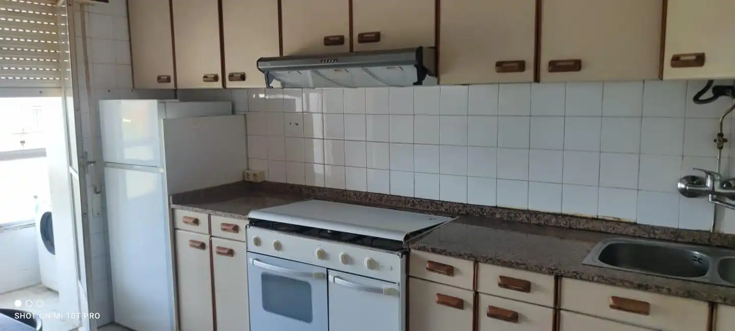 Cuina de Casa o xalet en venda en Ourense Capital  amb Calefacció i Jardí privat