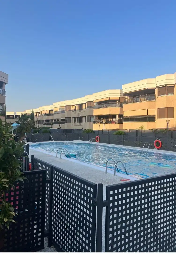 Piscina de Pis de lloguer en Las Rozas de Madrid amb Aire condicionat, Calefacció i Terrassa