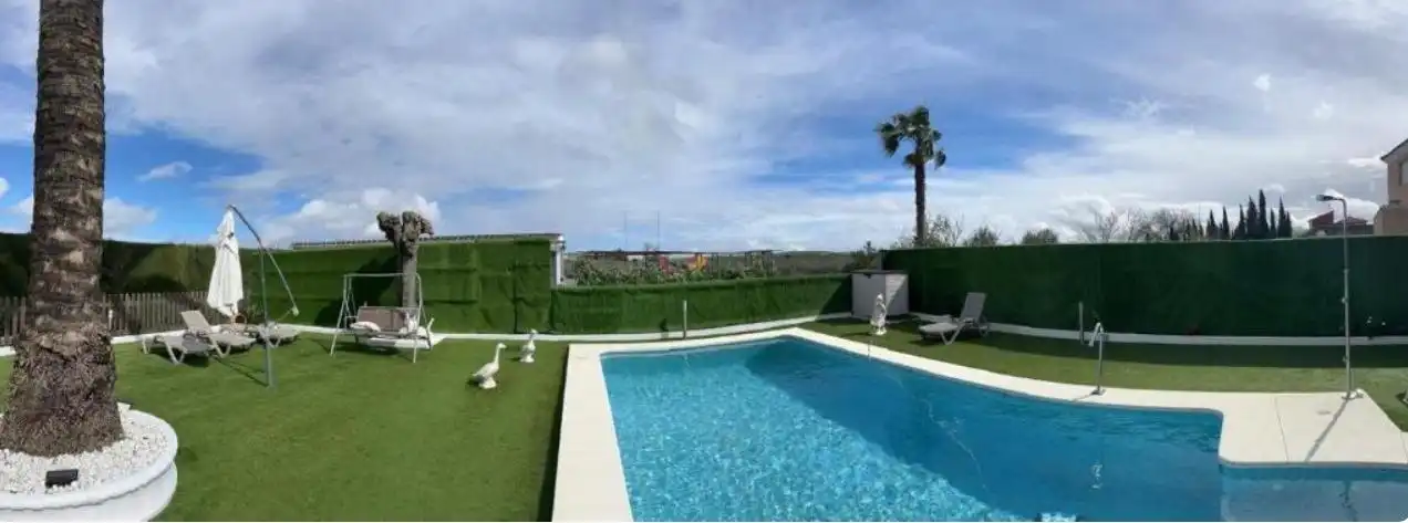 Piscina de Casa o xalet en venda en Salteras amb Aire condicionat, Jardí privat i Piscina