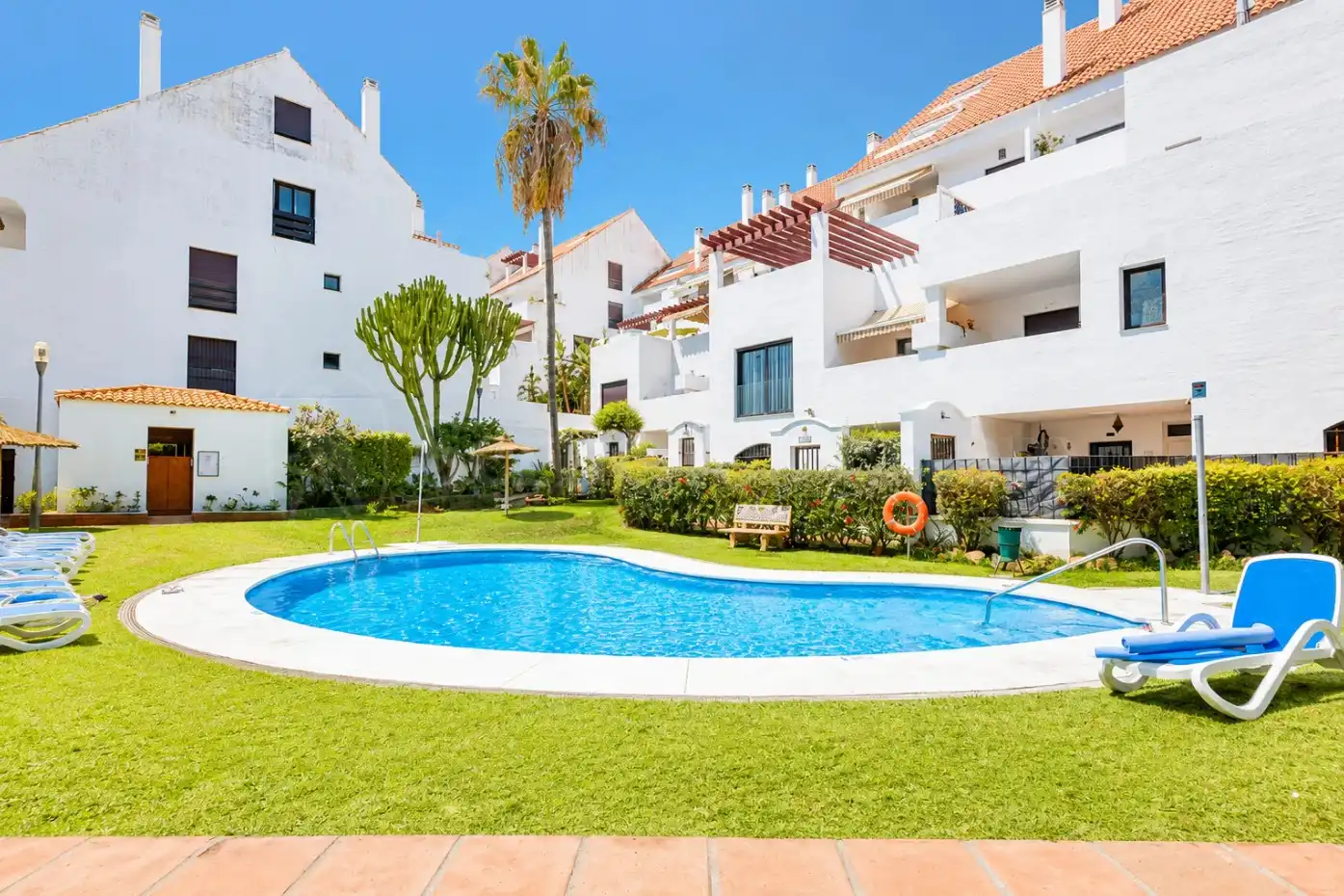 Vista exterior de Piso en venta en Marbella con Aire acondicionado, Jardín privado y Parquet