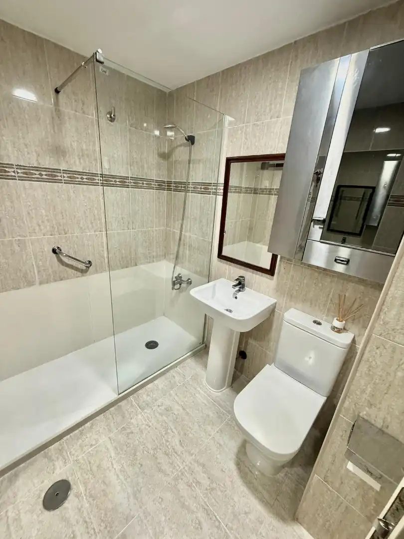 Baño de Piso en venta en Valencia con Aire acondicionado, Horno y Balcón