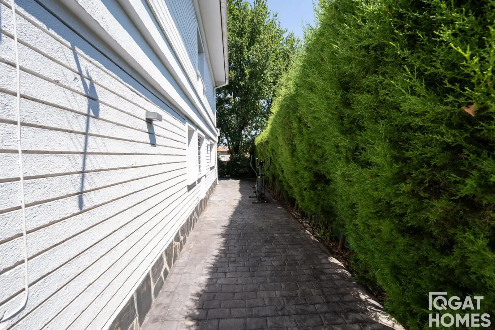 Vista exterior de Casa o xalet en venda en Sant Cugat del Vallès amb Aire condicionat, Calefacció i Jardí privat