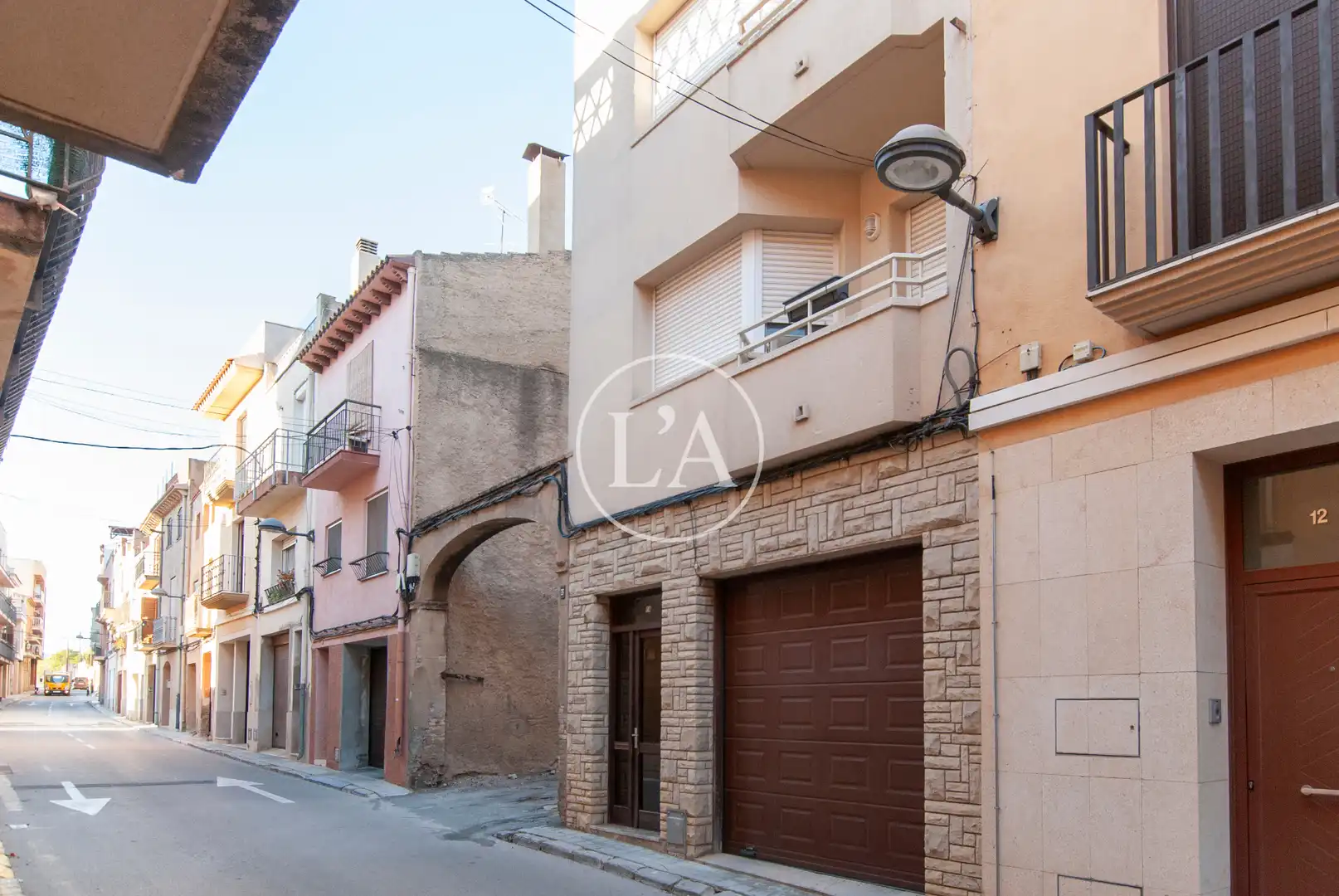 Vista exterior de Casa adosada en venda en Vinyols i els Arcs amb Aire condicionat, Calefacció i Jardí privat