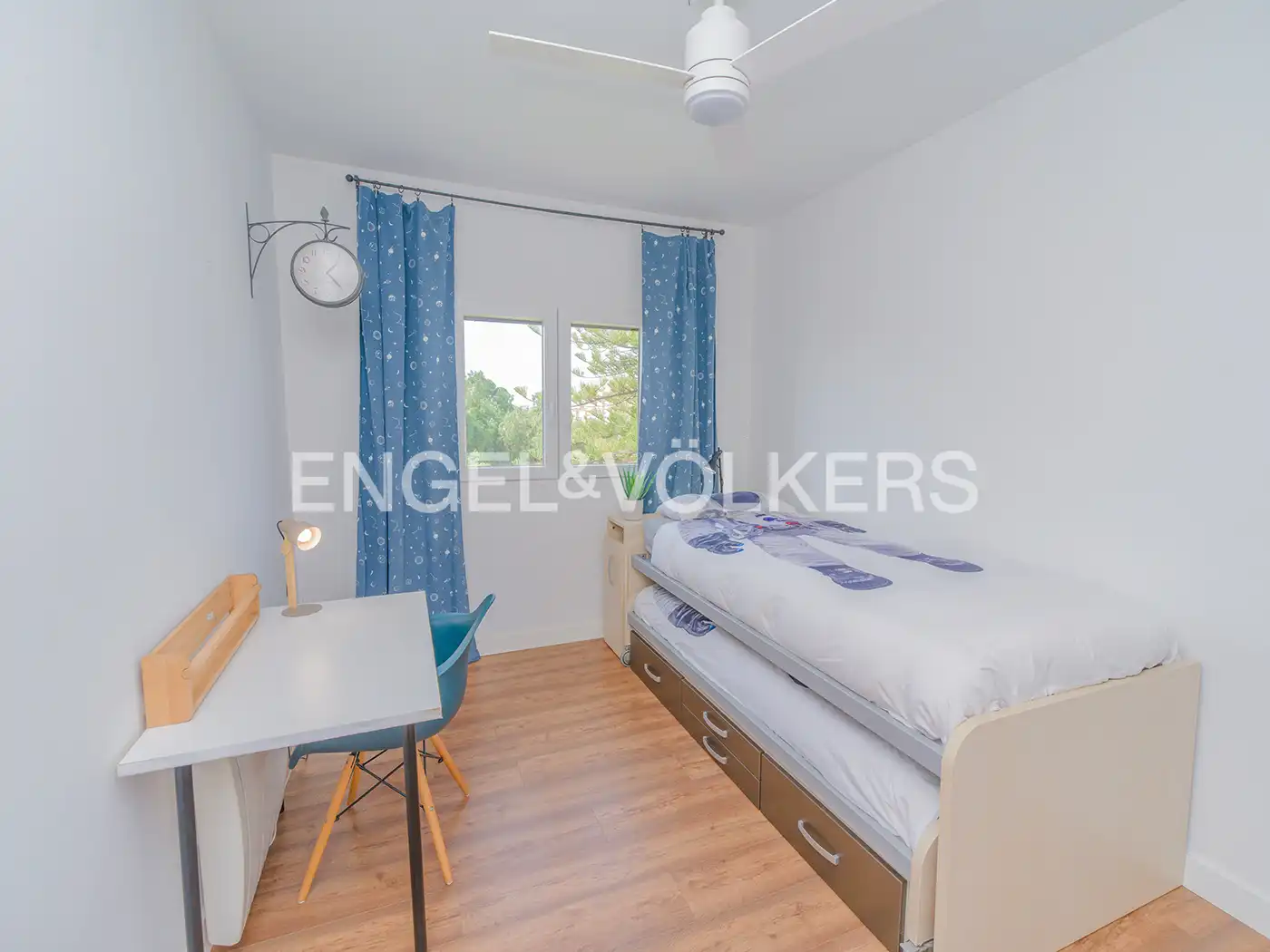 Habitación de Casa o chalet en venta en El Campello con Aire acondicionado, Calefacción y Jardín privado