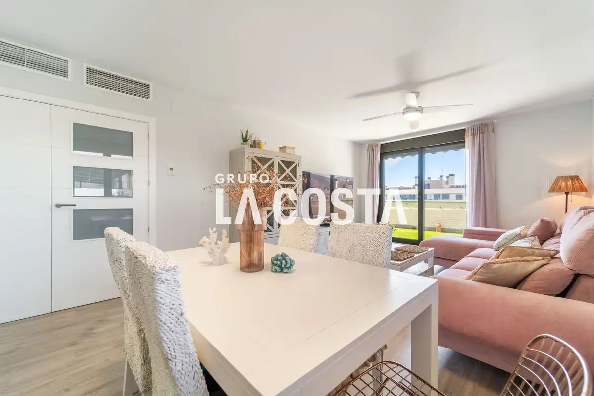 Sala de estar de Ático en venta en Torremolinos con Aire acondicionado, Terraza y Trastero
