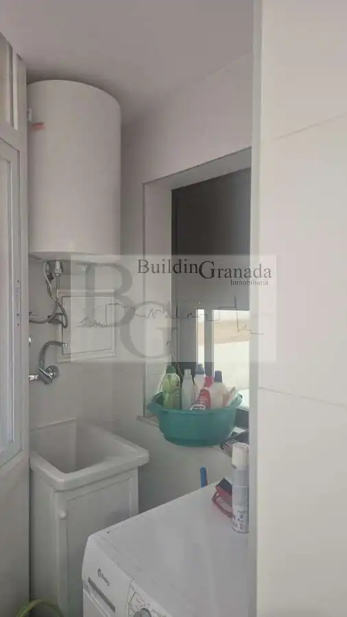 Bany de Pis de lloguer en Granada amb Aire condicionat, Calefacció i Moblat