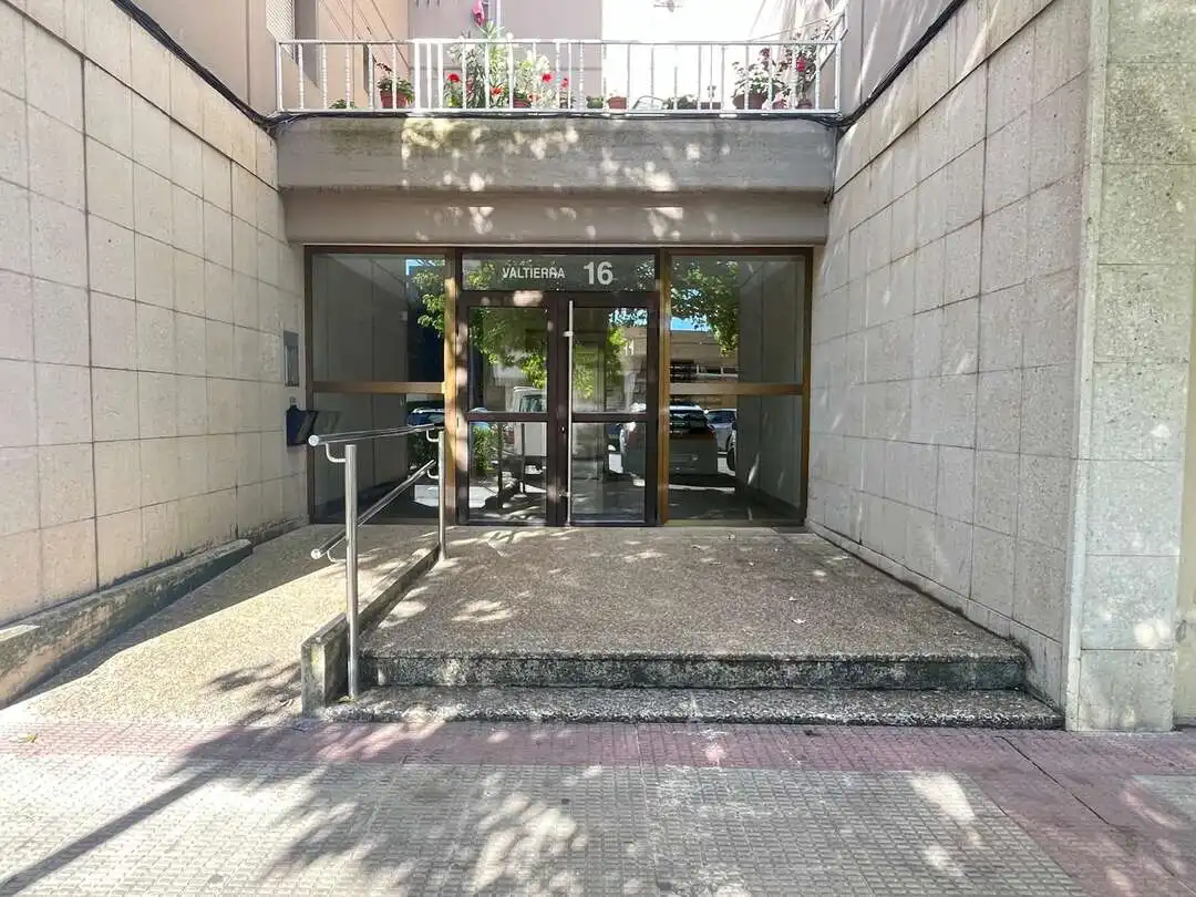 Pis en venda en  Pamplona / Iruña amb Calefacció, Parquet i Balcó