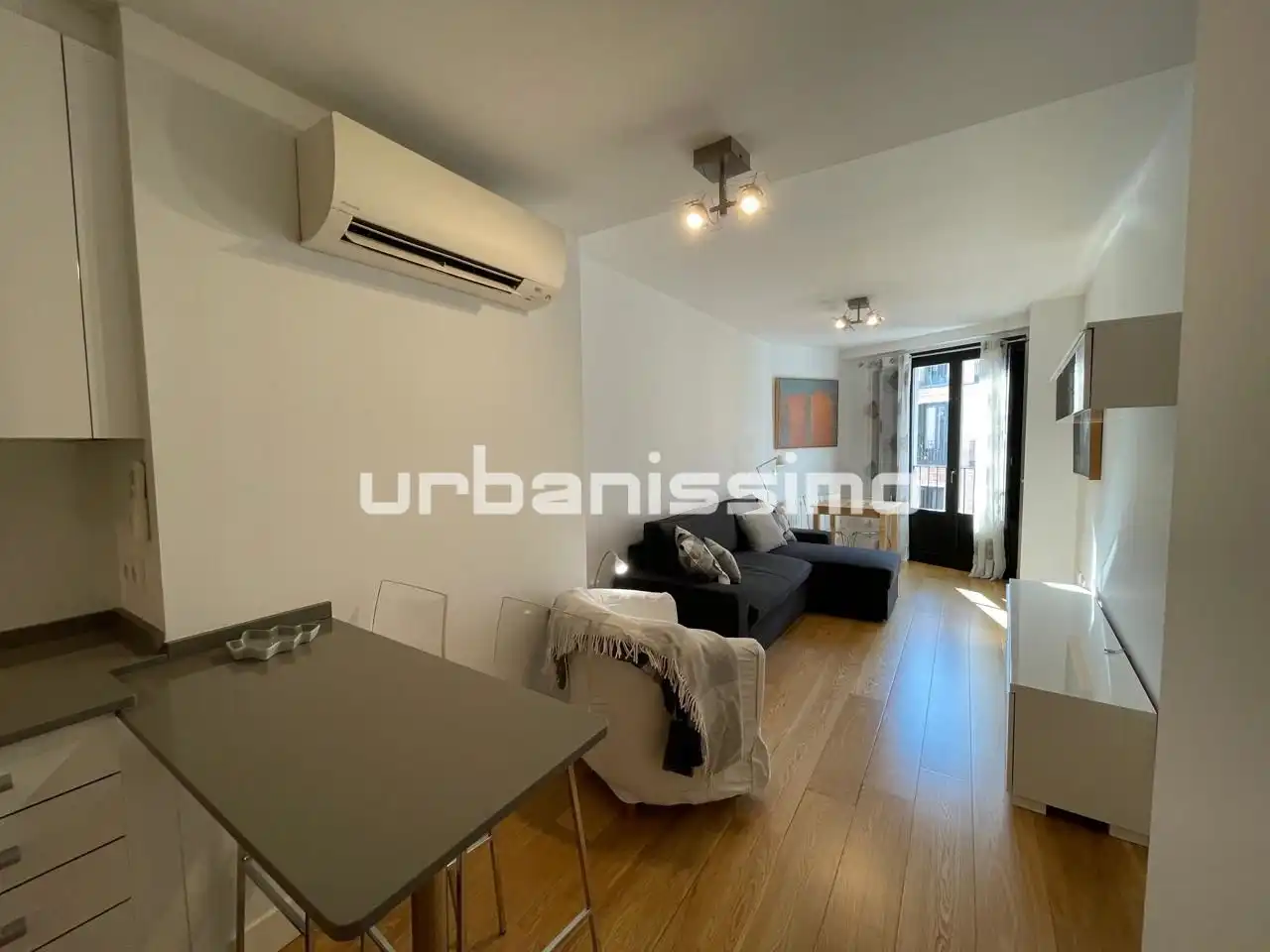 Vista exterior de Apartamento de alquiler en Madrid con Aire acondicionado, Calefacción y Amueblado